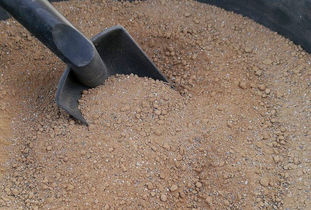 Terra di campo con aggiunta di sabbia fine