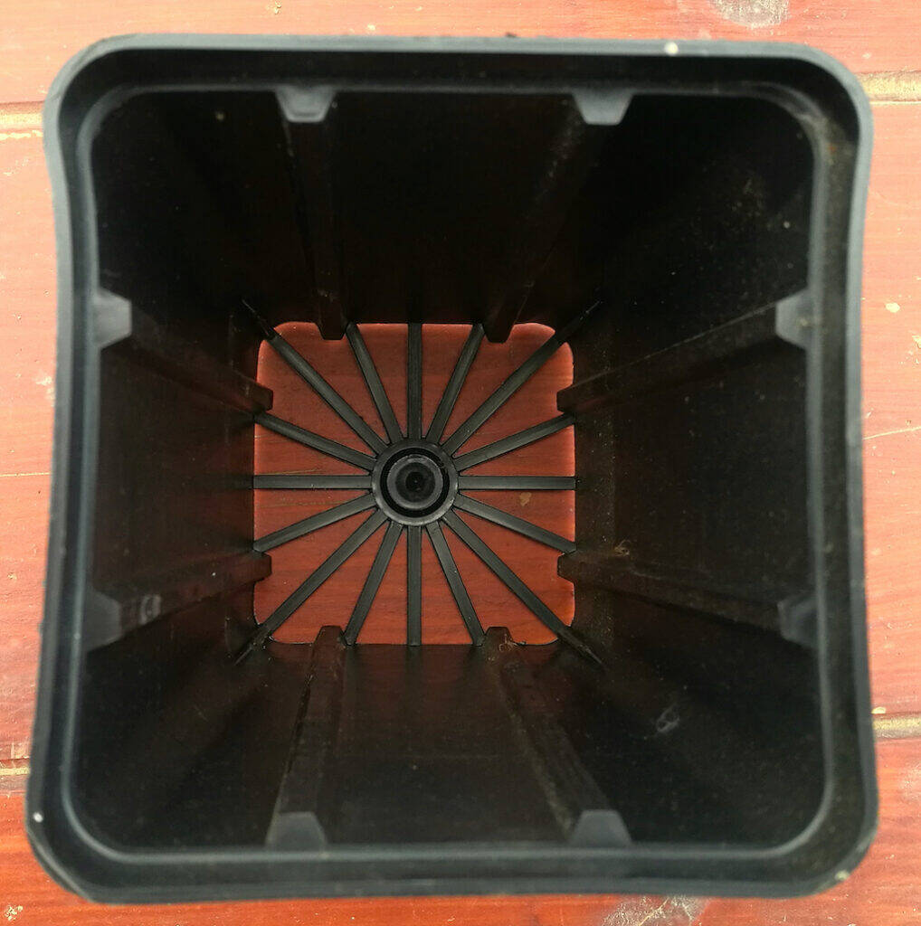 Vaso quadrato con fondo semiaperto